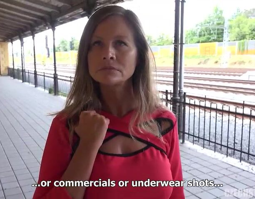 Пикапер развел на секс зрелую женщину причем она согласилась снятся в его чешском порно, естественно за не большие деньги