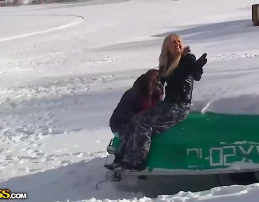 Пацаны сняли реально красивых девок и повели в сауну на собственную секс вечеринку