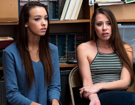 Охранник поймал и развел на секс двух сексуальных и молодых воровок