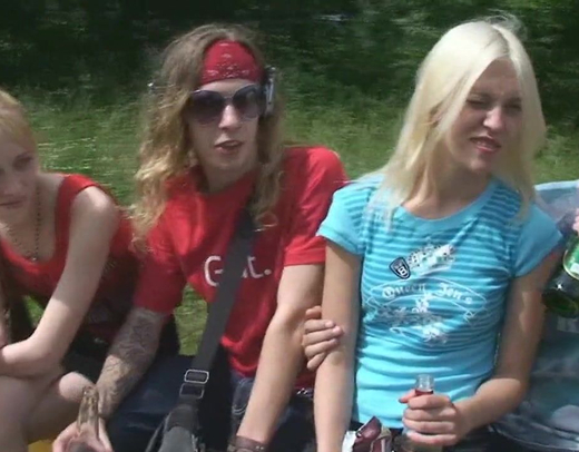 Русские девчата участвуют в секс оргии за бутылку пива