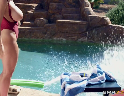 Похотливый пасынок насадил мачеху с зрелой жопой и анусом на член